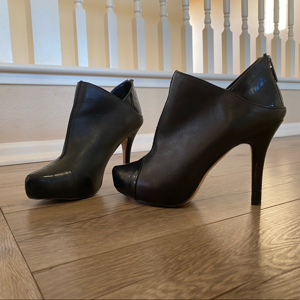 ISOLÁ Booties - Size 7